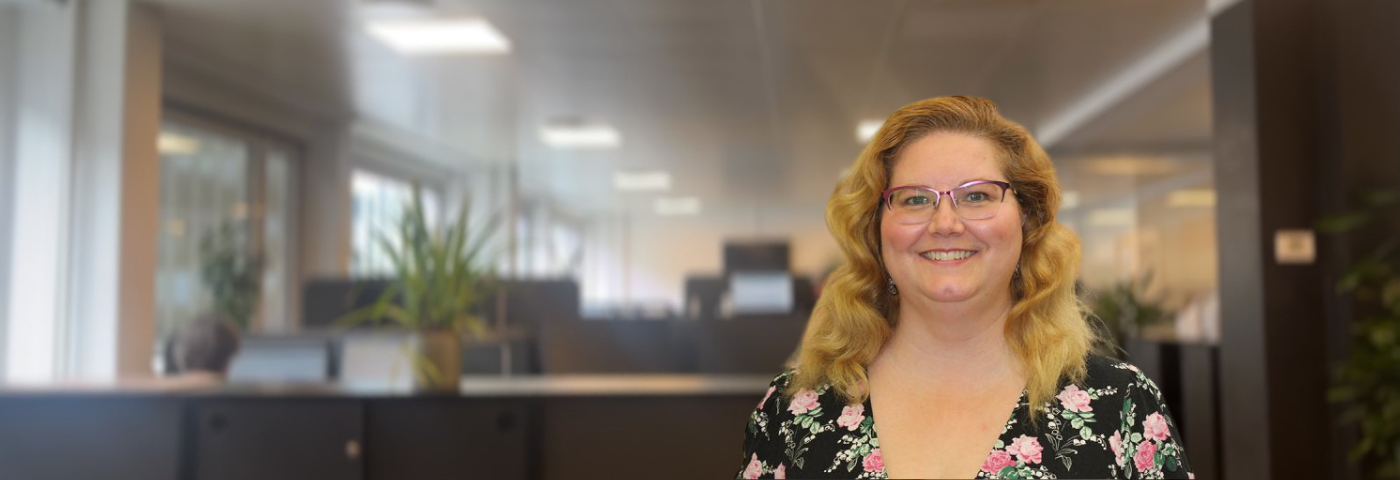 Julie, 25 År I TT